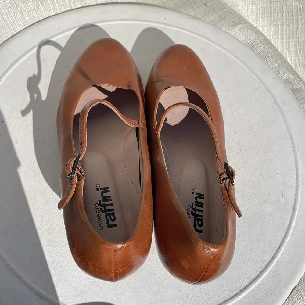 Umberto Raffini Norine Caramel Mary Janes Pump Sz 39/8